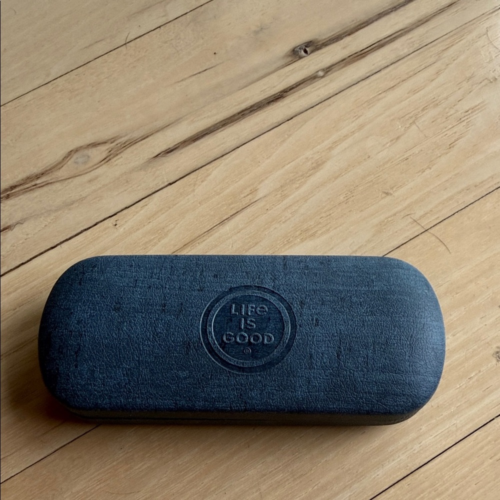 Life Is Good Unisex Dark Gray‎ Hard Magnetic Case